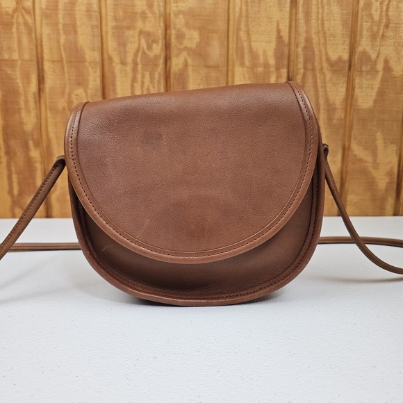 Coach Handbags - Vintage 90s Coach Women's Casey 9923 Brown Leather Crossbody Bag USA Made
